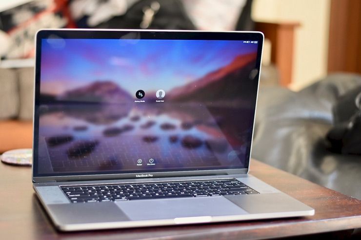 マックブック　MacBook Pro 2018　タッチバー Review: 2018 MacBook Pro - more than skin deep [Video] - 9to5Mac