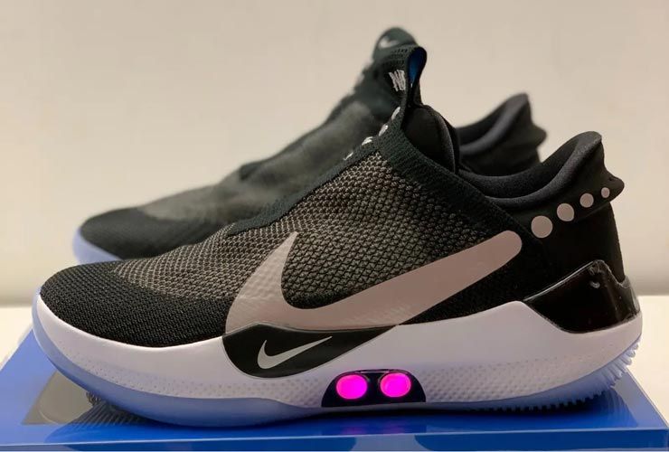 nike shoe tie itself