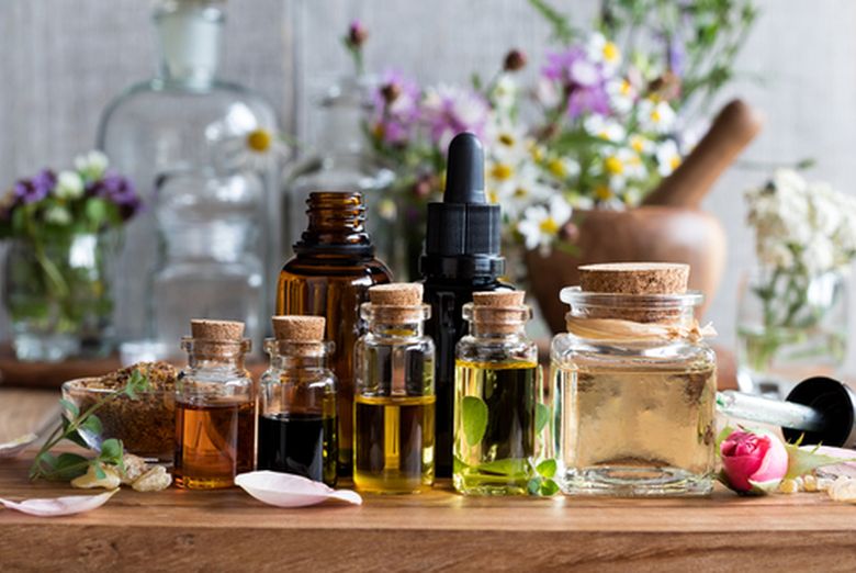 5 एसेंशियल ऑयल : बेहतर सेक्स लाइफ के लिए इन तेलों को ऐसे करें यूज | How To  Use Essential Oils For Healthy Sex Life