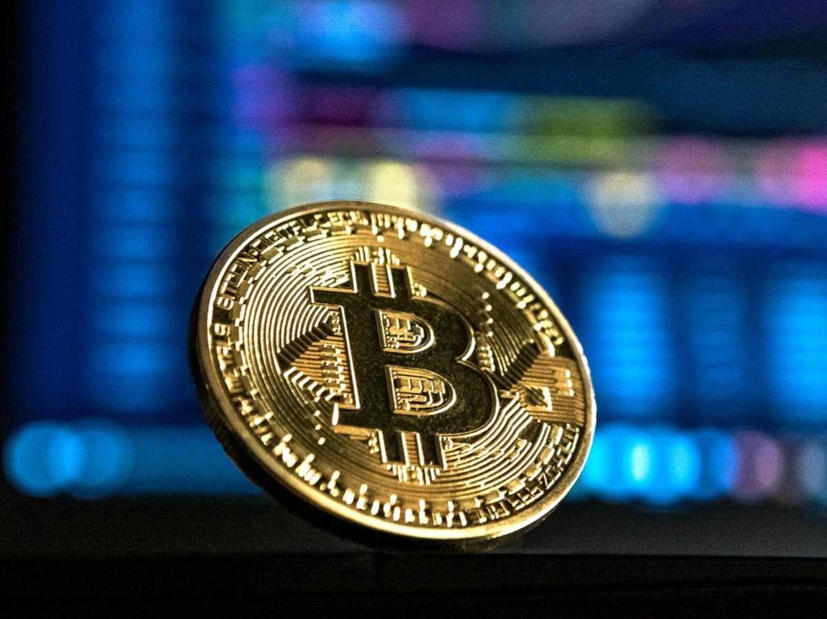 Ex-Facebook Security Head Offers To Help Man Unlock His $240 Mn Bitcoin For  A 10% Cut