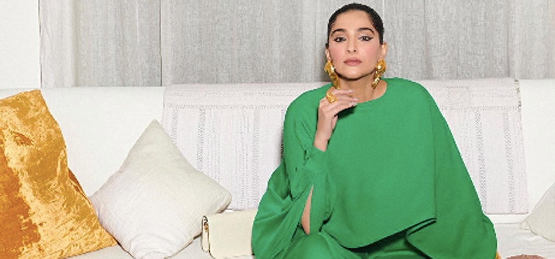Sonam Kapoor's Latest Gown Looks Like A Green Screen & We Can't Deal With  This VFX Fashion