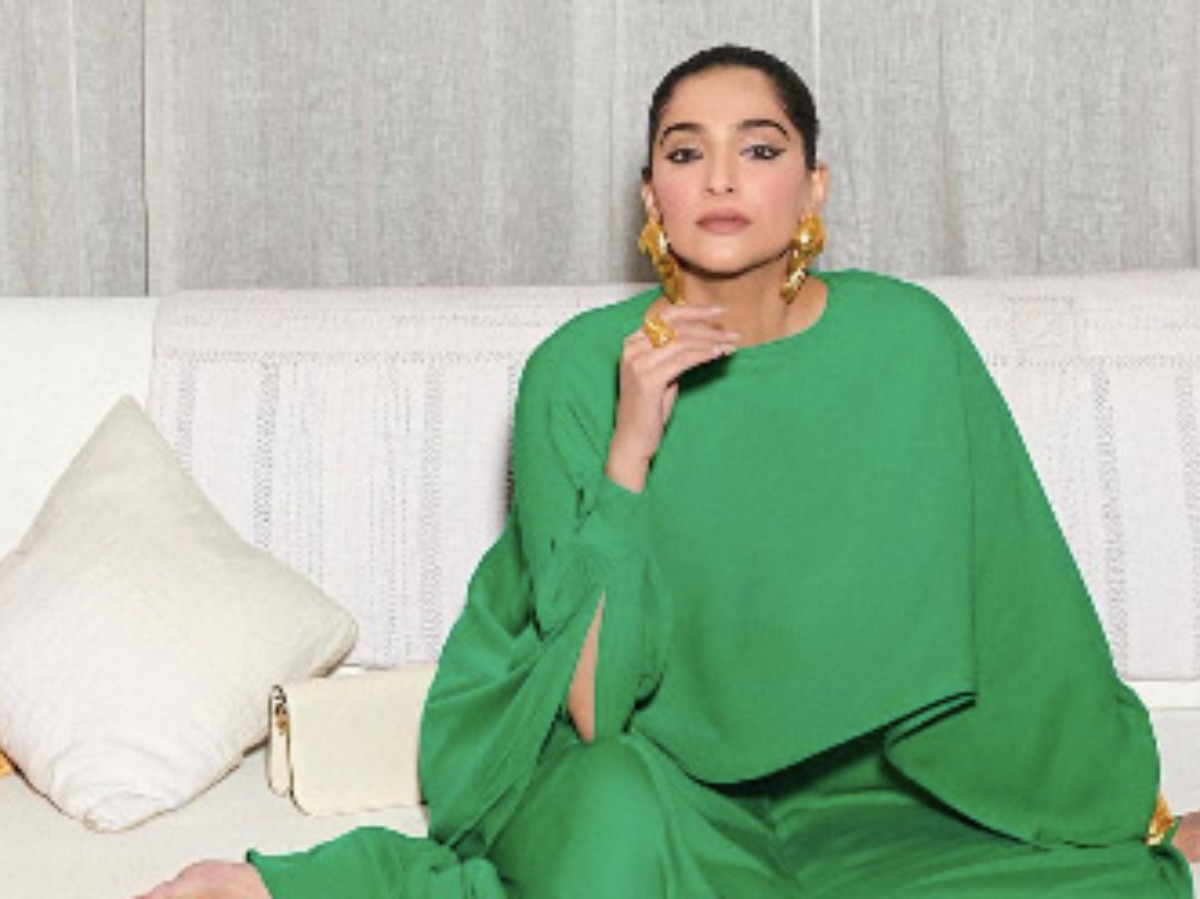 sonam kapoor green dress The OG fashionista, Sonam Kapoor, redefining glam with every outfit! . . #sonamkapoor #bollywood