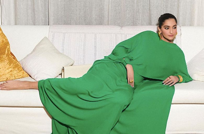 Sonam Kapoor's Latest Gown Looks Like A Green Screen & We Can't Deal With  This VFX Fashion