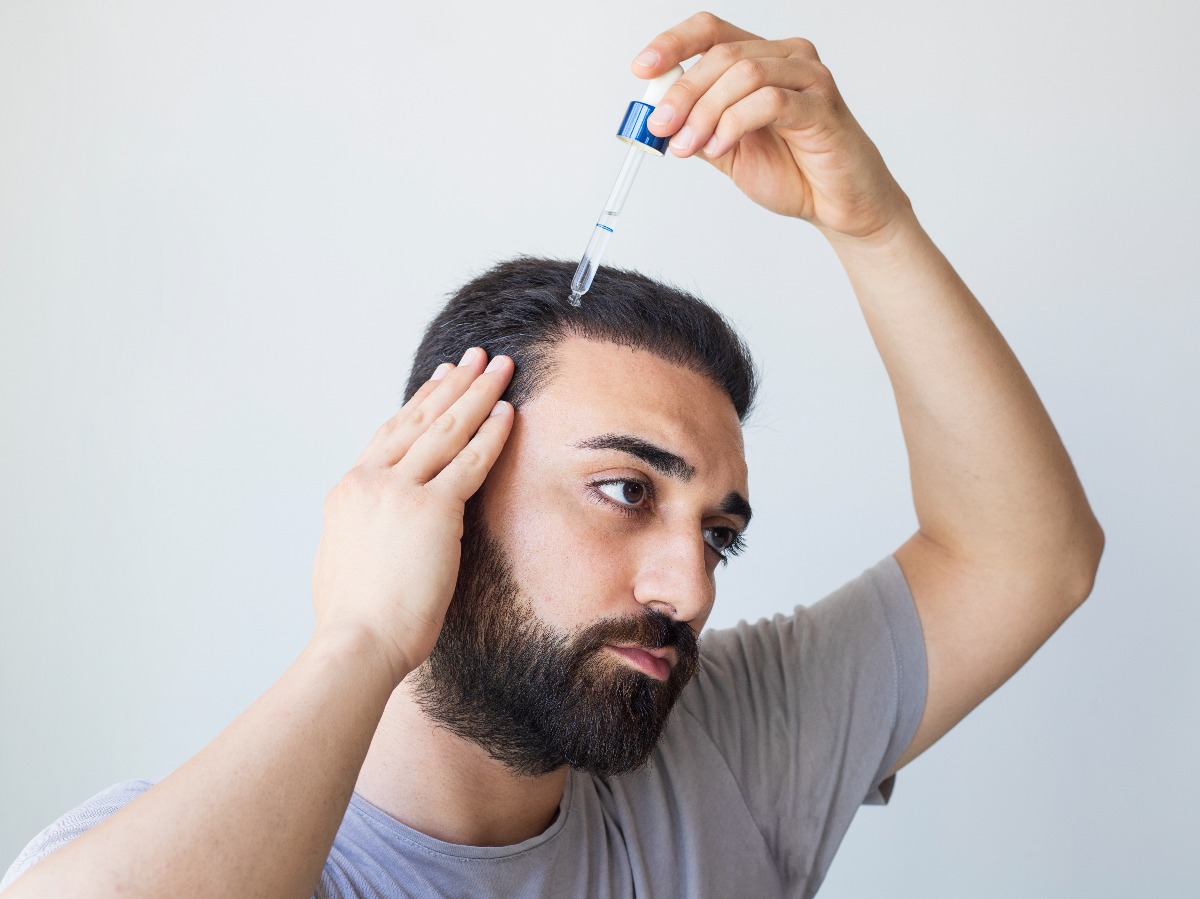 https://mxp-media.ilnmedia.com/media/content/2023/Jan/hair-serum-for-man_63bd2ce86655f.jpeg