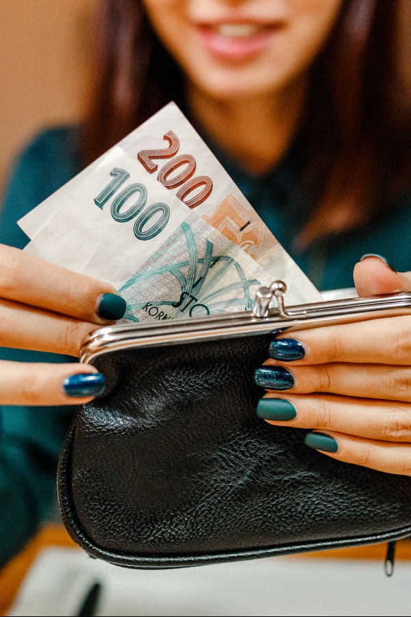 Monetizing Your Brand\'s Podcast: Do\'s and Don\'ts