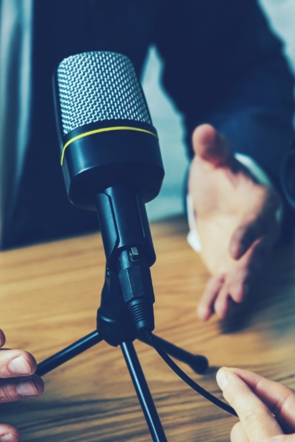 A Guide to Crafting Engaging Podcast Intros and Outros