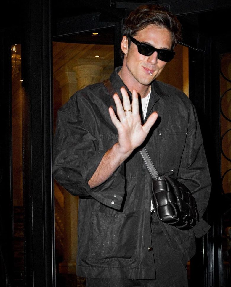 5 reasons why it's time for you to carry a man purse