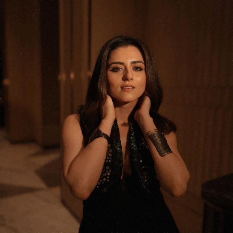 Riddhi Dogra early career