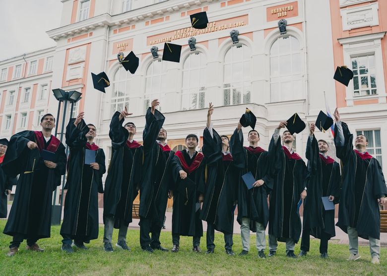 Men's Graduation Outfits: What To Wear For Graduation For Men
