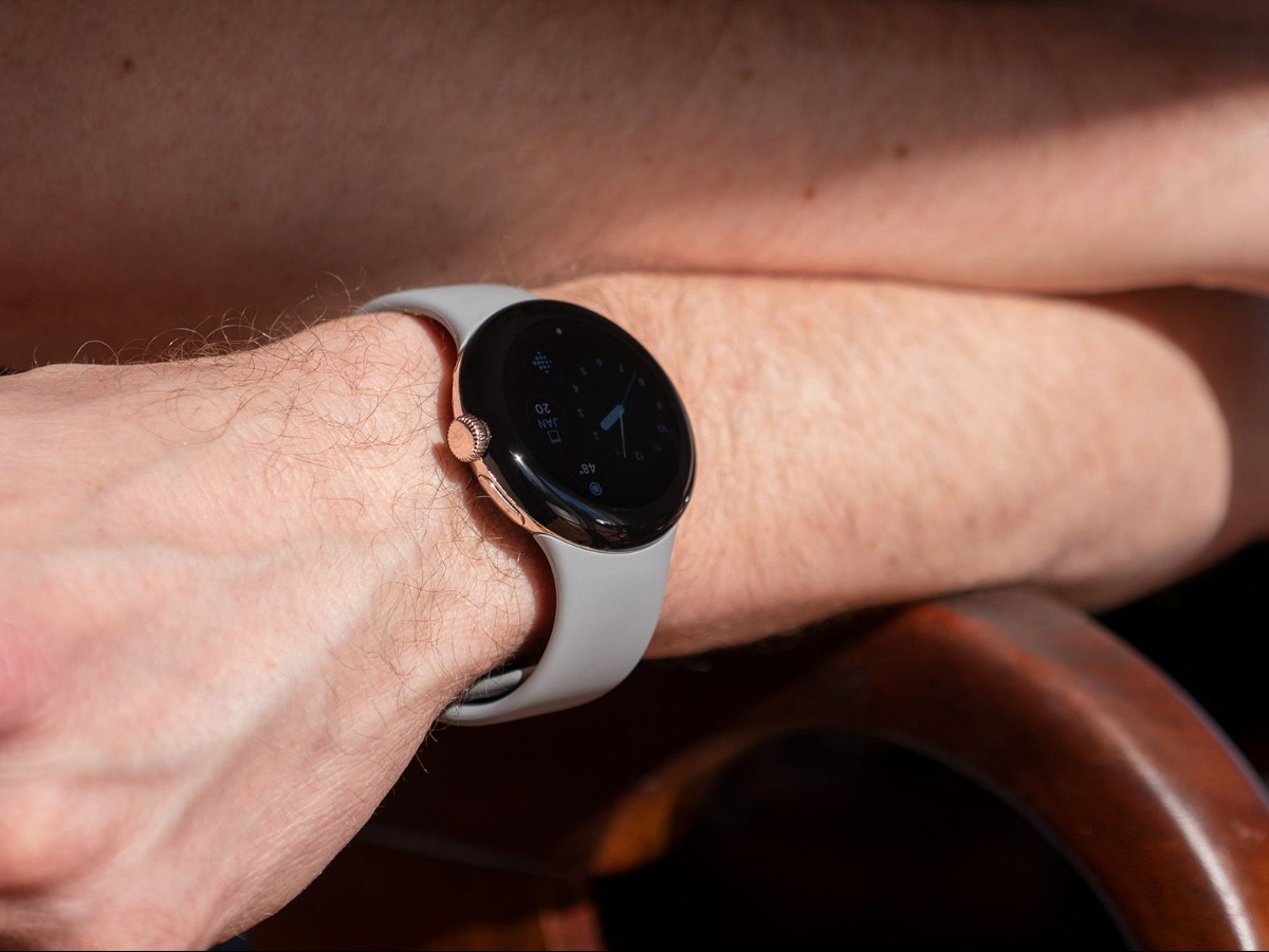 mensxp.com - MensXP Team - How Exactly Do Smart Watches Detect Accidents?